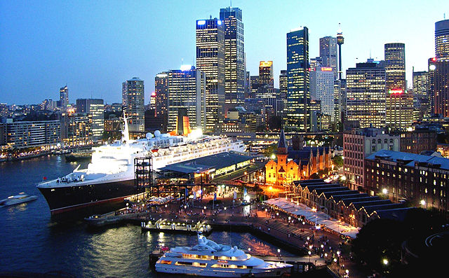 Image:QE2 Sydney1.jpg