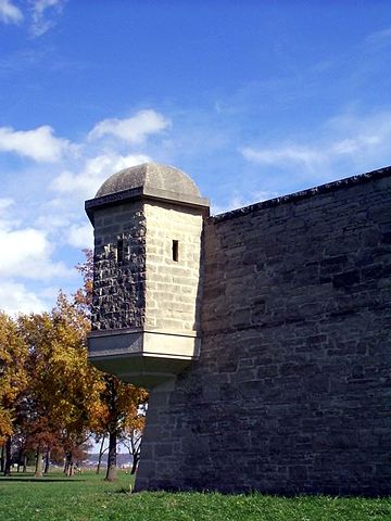 Image:Ft de Chartres-bastion-1.jpg