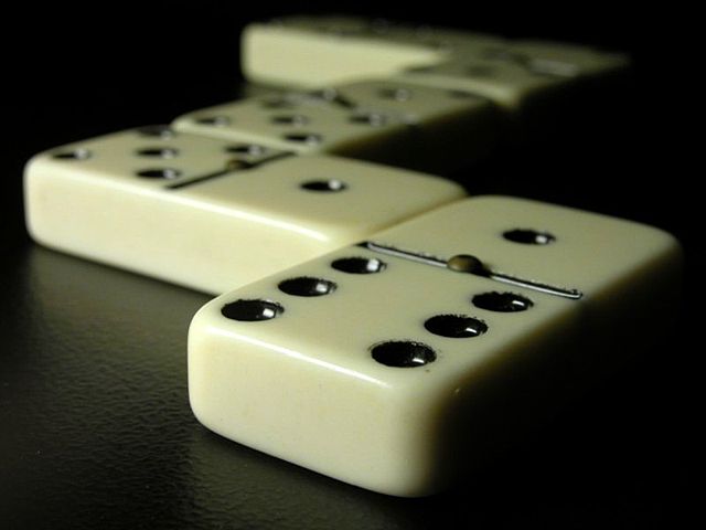 Image:Dominoes.jpg