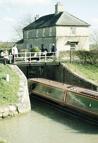 Image:Semington-lock15-cottage.jpg