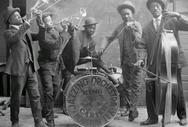 Image:Jazzing orchestra 1921.png
