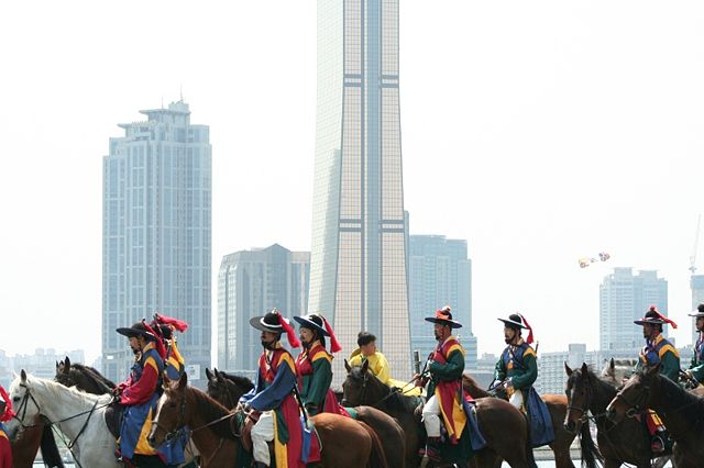 Image:Korea-Hi.Seoul.Festival-Hanbok-Parade-01.jpg