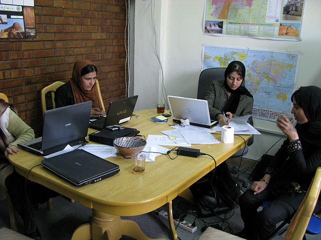 Image:Female students at Kabul University, 11-13-2007.jpg