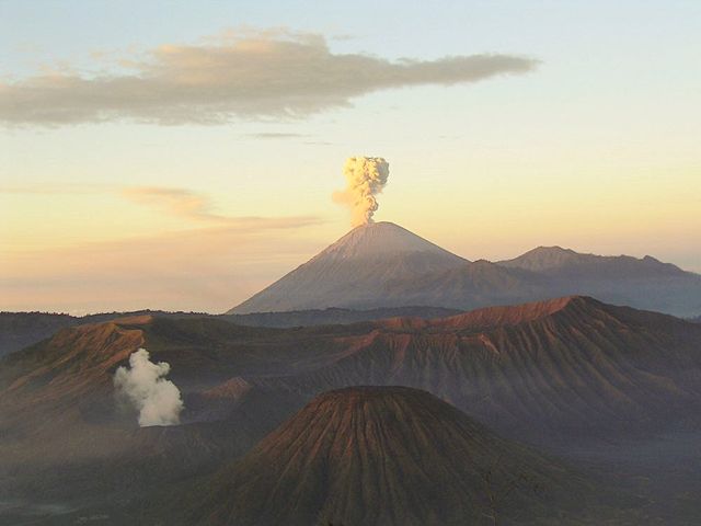 Image:Mahameru-volcano.jpeg