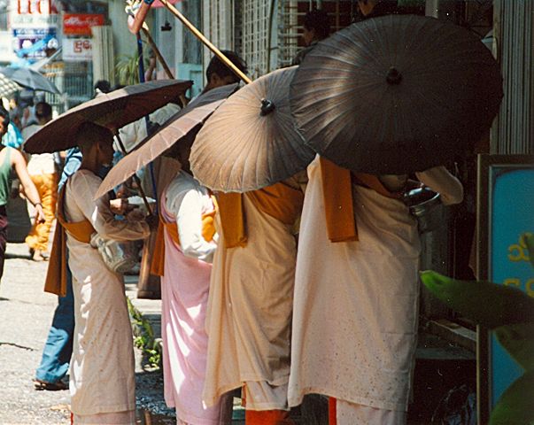 Image:YangonNuns.jpg