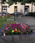 After the Uprising, one grave was left in the streets of Warsaw.
