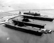 4 US Navy carriers right after the war, showing the size and length difference between an early battlecruiser conversion, the Saratoga (bottom), an early fleet carrier Enterprise (2nd from bottom), a war time built Essex-class carrier (2nd from top, the Hornet) and a light carrier based on a cruiser hull, the San Jacinto (top).