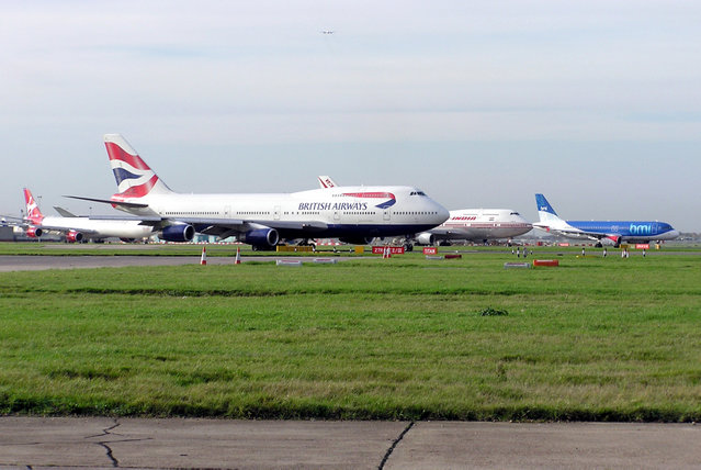 Image:Queue.at.london.airport.arp.jpg