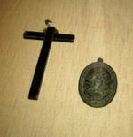 Cross and medal seized in Hasekura's estate in 1640