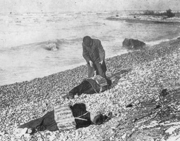 Image:Wexford victims ashore, 1913.png