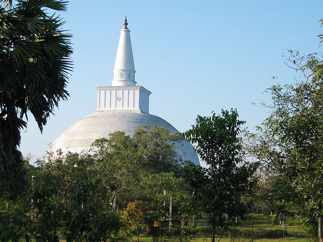 Image:Ruvanvelisaya Dagoba.jpg