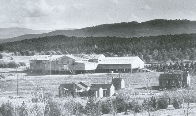 Image:Yarralumla woolshed 1925.jpg