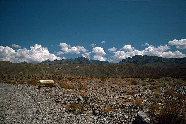 Image:Death Valley,19820817,Desert,radiator water tank.jpg