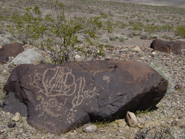 Image:Petroglyphs2-above Mesquite Springs-800px.JPG