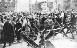 Chinese civilians watching the flag-raising at Sihang Warehouse