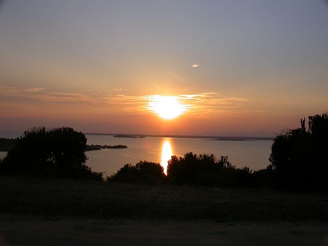 Image:Lake edward.JPG