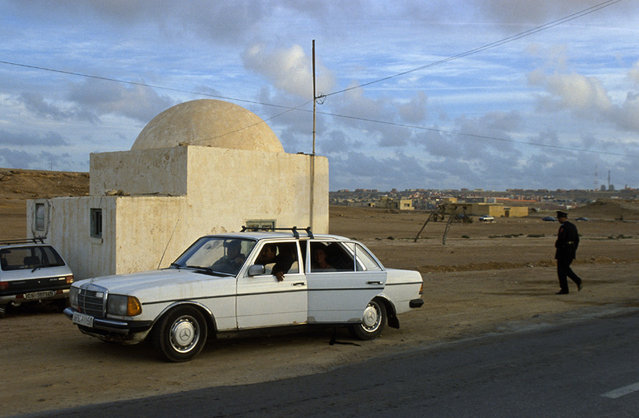 Image:Laayoune-miltary checkpoint.jpg
