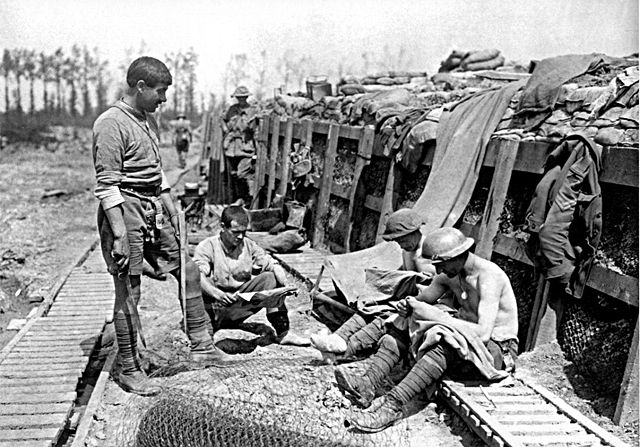 Image:Breastwork trench at Armentieres 1916.jpg