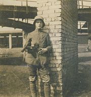 German soldier with MP18, 1918.jpg
