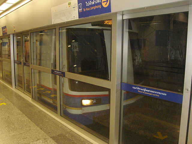 Image:BangkokMetro SiLomStation.jpg