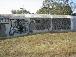 Portion of the flood wall atop 17th Street Canal levee, with Katrina-related graffiti. Notice cracks in the flood wall joints.
