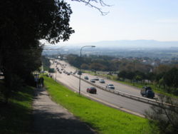 The M3 as it passes the University of Cape Town. The M3 is the major link between the City Bowl and the southern suburbs.