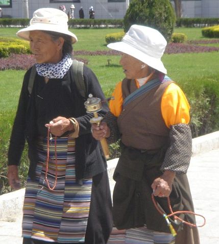 Image:Praying Tibetan Women.jpg