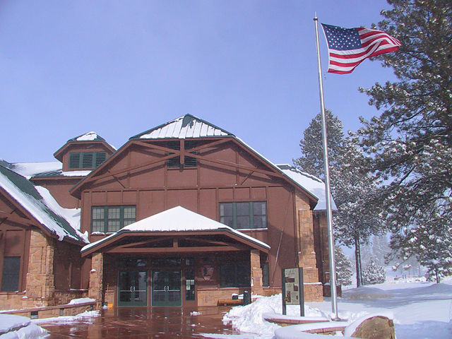 Image:Bryce Canyon visitors center.jpg