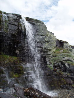 Geology in Rondane; the rock shows signs of sedimentation.