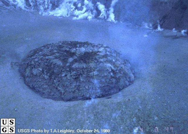 Image:St Helens dome on October 24, 1980.jpg