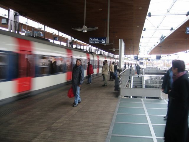 Image:RER-B La-Plaine.jpg