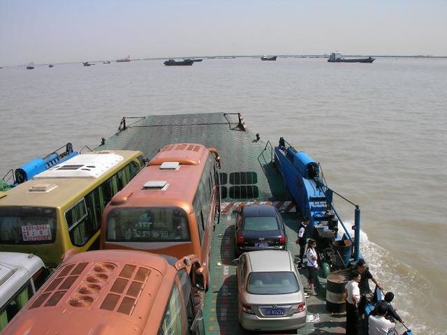 Image:Ferry on the Yangtze near Nantong.JPG