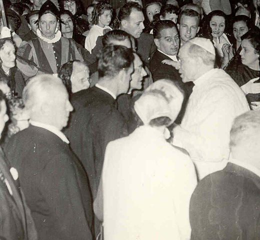 Image:PiusXIIPeterbasilica1958.jpg