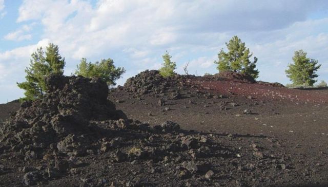 Image:Scoria field at Craters of the Moon NM-750px.JPG