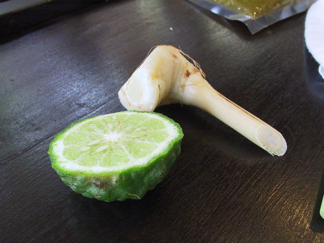 Image:Thai-keffir-galangal.jpg