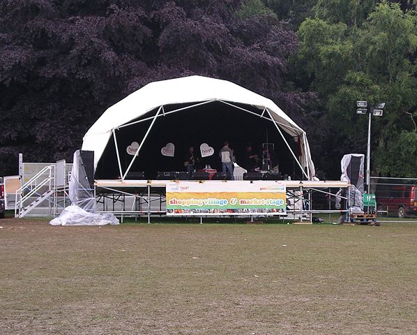 Image:Stage godiva festival 15l07.JPG