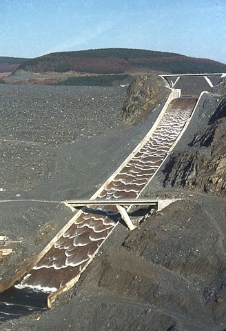 Image:Llyn Brianne spillway.jpg