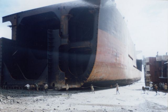 Image:Shipbreakingbangladesh.jpg