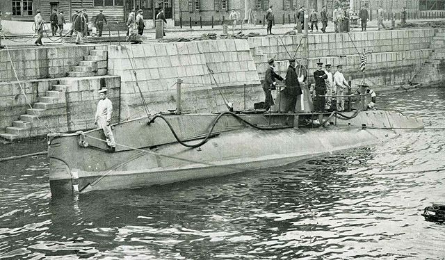 Image:Holland 1 Class Submarine in the IJN.jpg