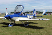 The three-bladed propeller of a light aircraft: the Vans RV-7A