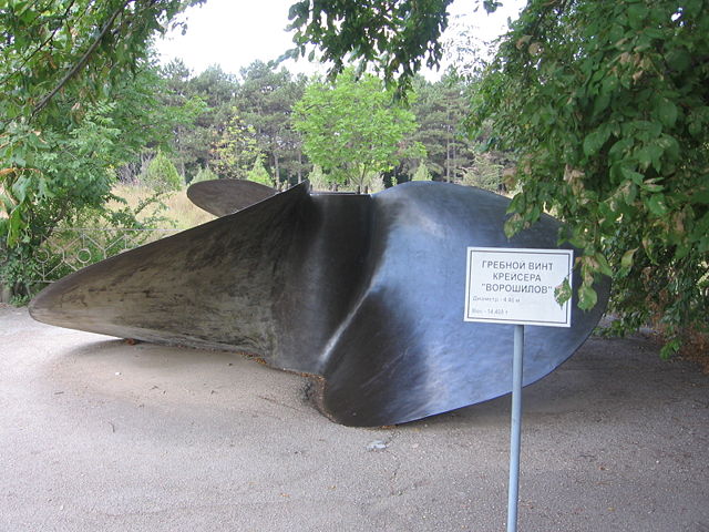 Image:Voroshilov cruiser propeller at the Museum on Sapun Mountain.jpg