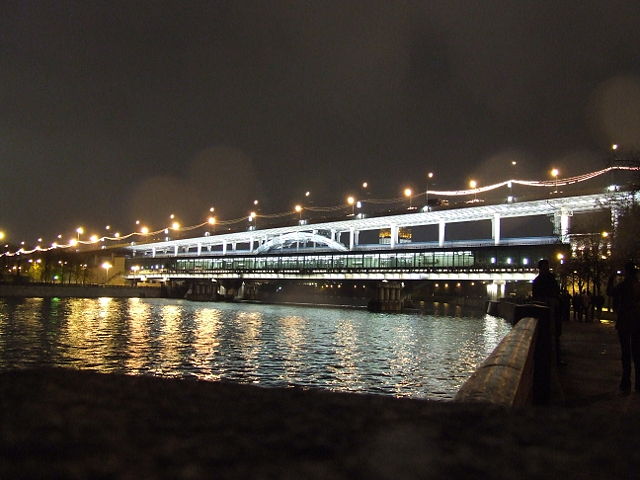 Image:Vorobyovy Gory metro station in Moscow (09-05-2006 at night).jpg