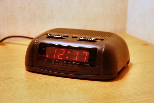 Image:Digital-clock-radio-basic hf.jpg