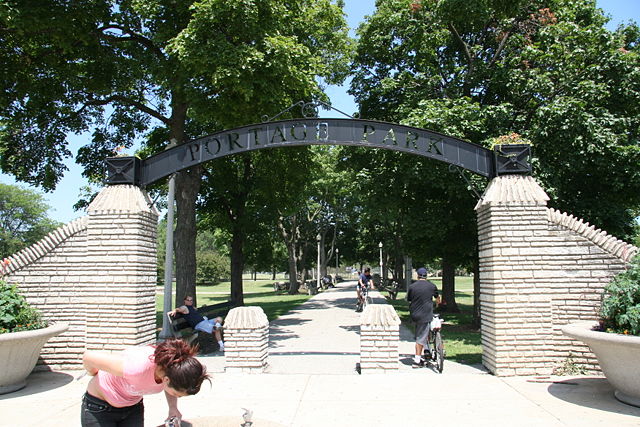 Image:Portage Park Chicago Gate.JPG