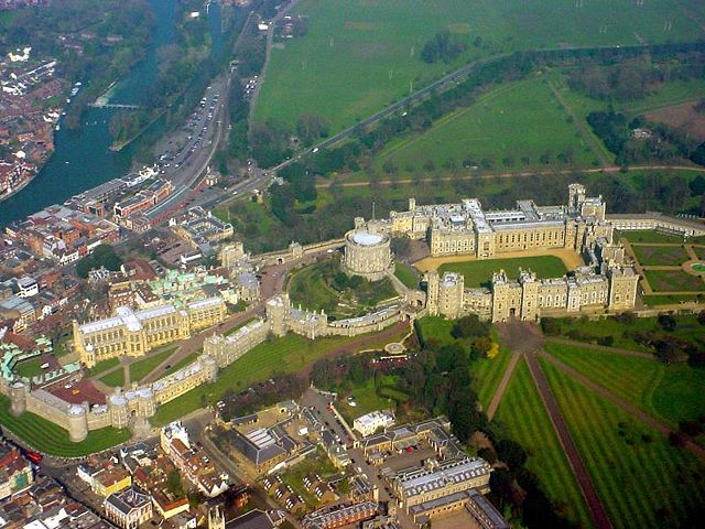 Image:Windsor Castle from the air.jpg