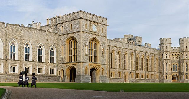 Image:Windsor Castle Upper Ward Quadrangle 2 - Nov 2006.jpg