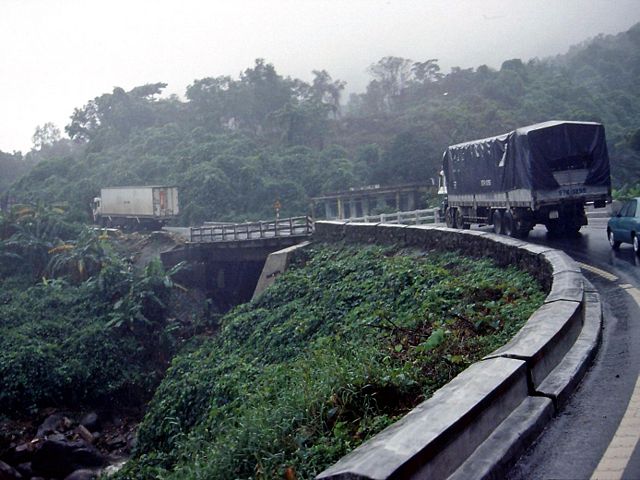 Image:Hai Van Pass Vietnam.jpg