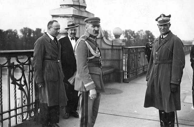 Image:Piłsudski on Poniatowski's Bridge.jpg