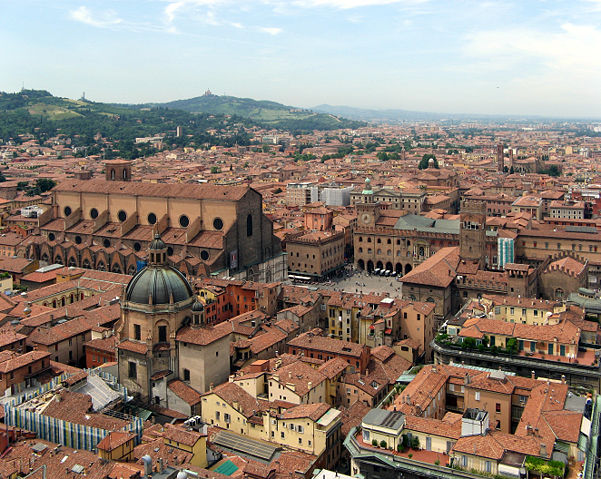 Image:Bologna-SanPetronioPiazzaMaggiore1.jpg