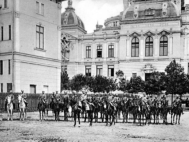 Image:CEC palace and royal guard.jpg